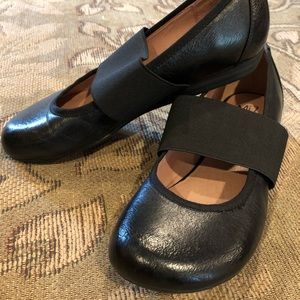 Miz Mooz black ballet flats